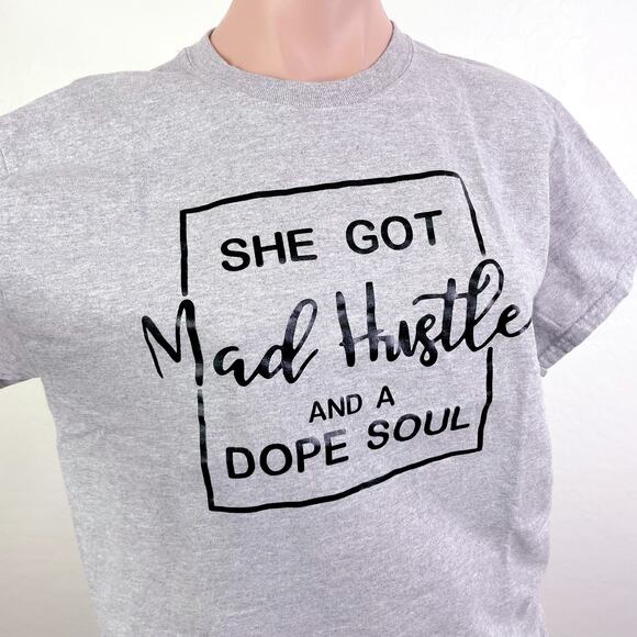 Gildan She Got Mad Hustle And A Dope Soul Crewneck Graphic T-Shirt Gray size M - Picture 1 of 6